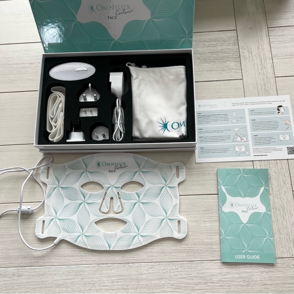 Omnilux LED contour face mask